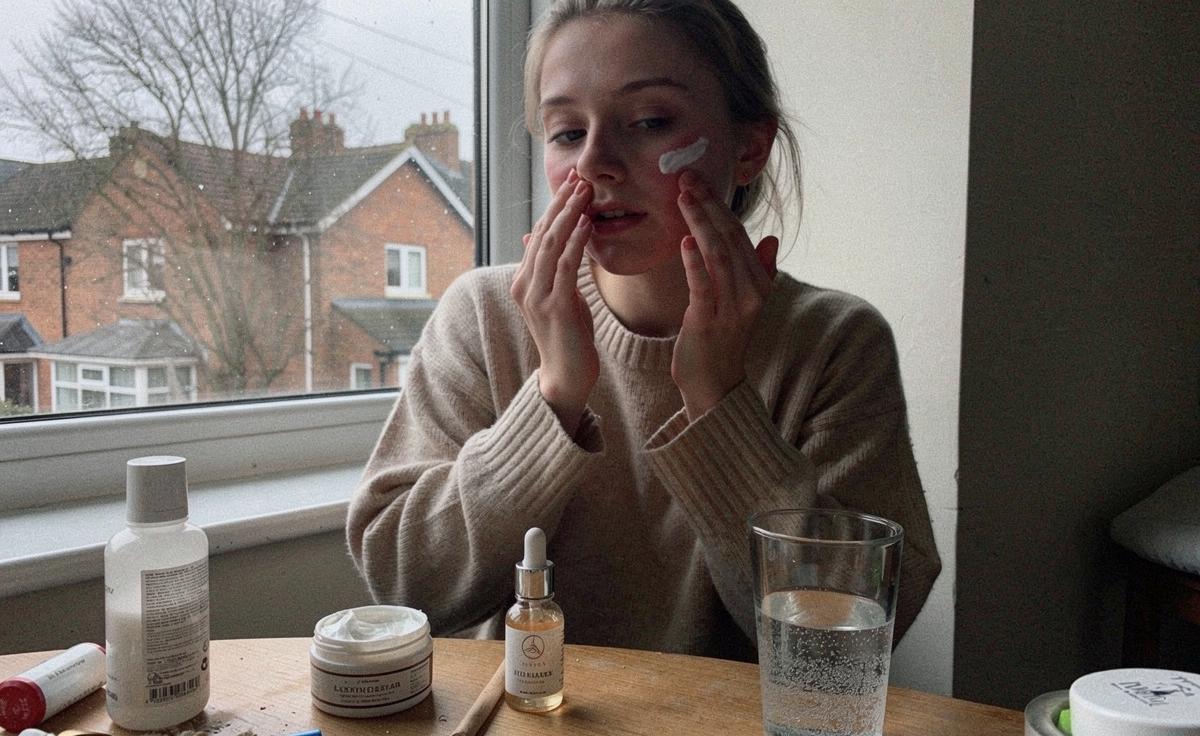 How to Maintain Hydrated Skin in UK’s Chilly Climate